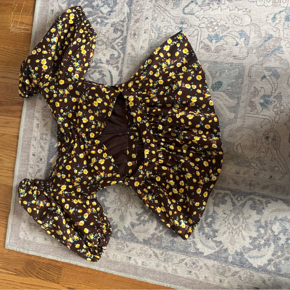 NWT 6 Autumn Adeigbo Peplum Cut Out Top with Floral Design